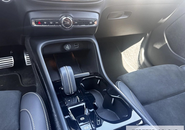 Volvo XC 40 cena 149900 przebieg: 28000, rok produkcji 2021 z Racibórz małe 466
